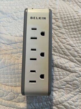 Belkin 3-Outlet and 2 USB ports Surge Adapter